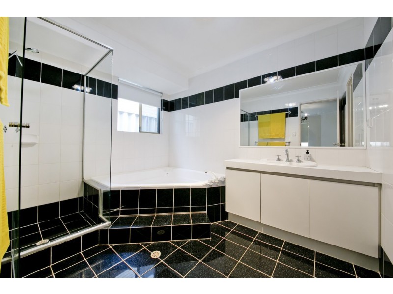 10 Longstaff Gardens, Dianella WA 6059