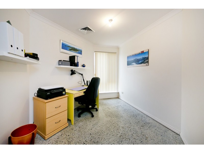 10 Longstaff Gardens, Dianella WA 6059