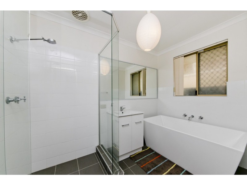 10 Longstaff Gardens, Dianella WA 6059