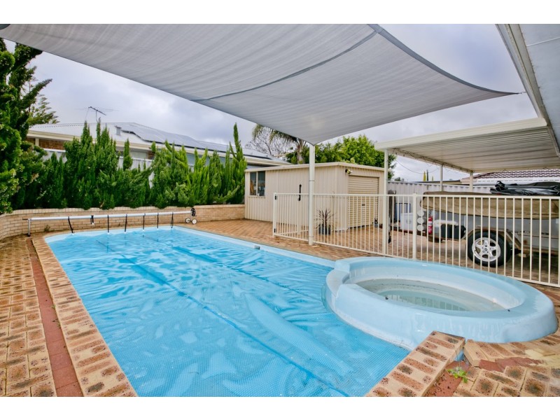 5 Hydrangea Place, Alexander Heights WA 6064