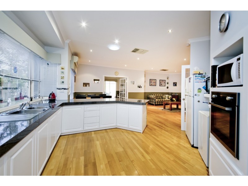 12 Capensia Way, Canning Vale WA 6155