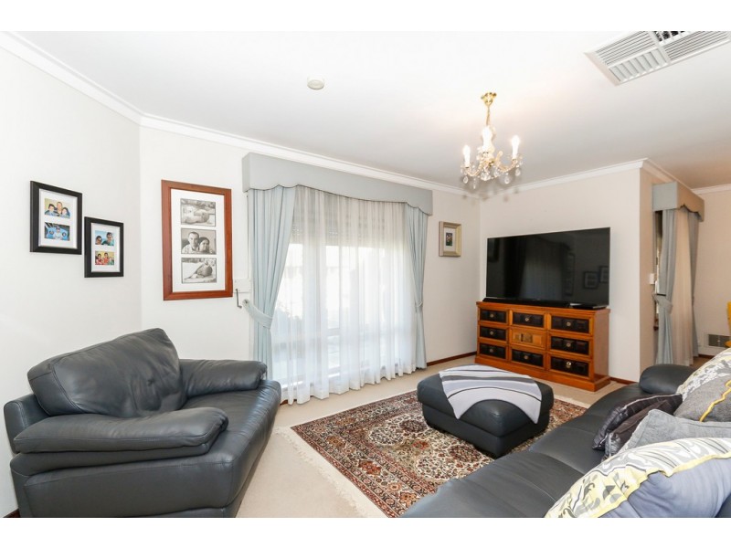 18 Charlbury Way, Eden Hill WA 6054