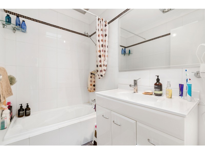 8/19 Hindmarsh Avenue, Yokine WA 6060