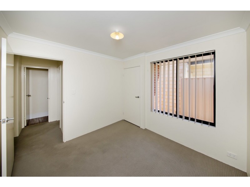 16 Kooya Way, Wattle Grove WA 6107