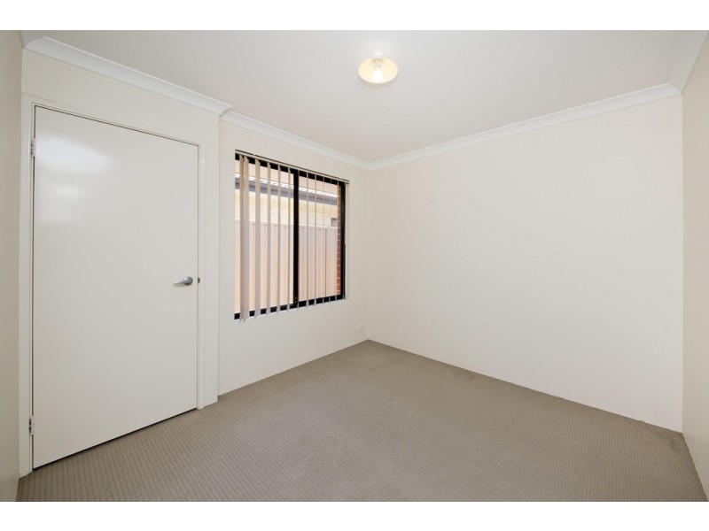 16 Kooya Way, Wattle Grove WA 6107