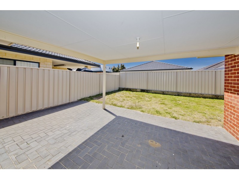 16 Kooya Way, Wattle Grove WA 6107