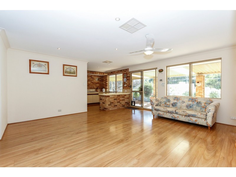 14 Pyrmont Place, Greenmount WA 6056