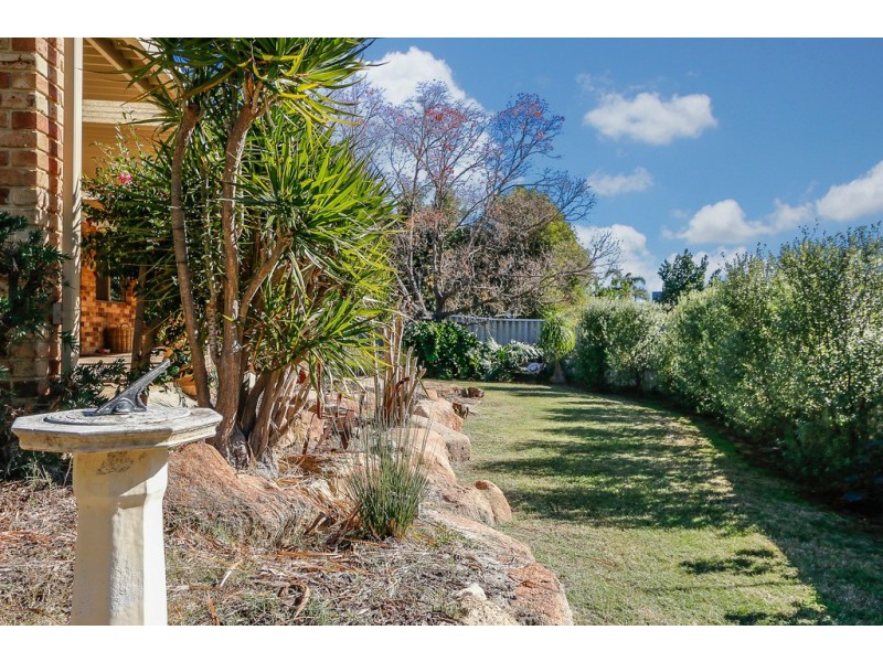 14 Pyrmont Place, Greenmount WA 6056