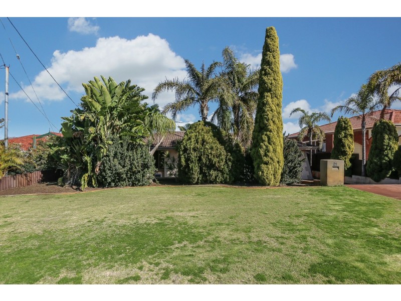 21 Capstone Way, Marangaroo WA 6064