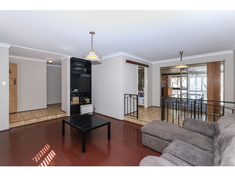 21 Capstone Way, Marangaroo WA 6064