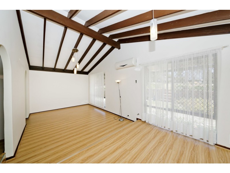 24 Gloves Place, Beechboro WA 6063