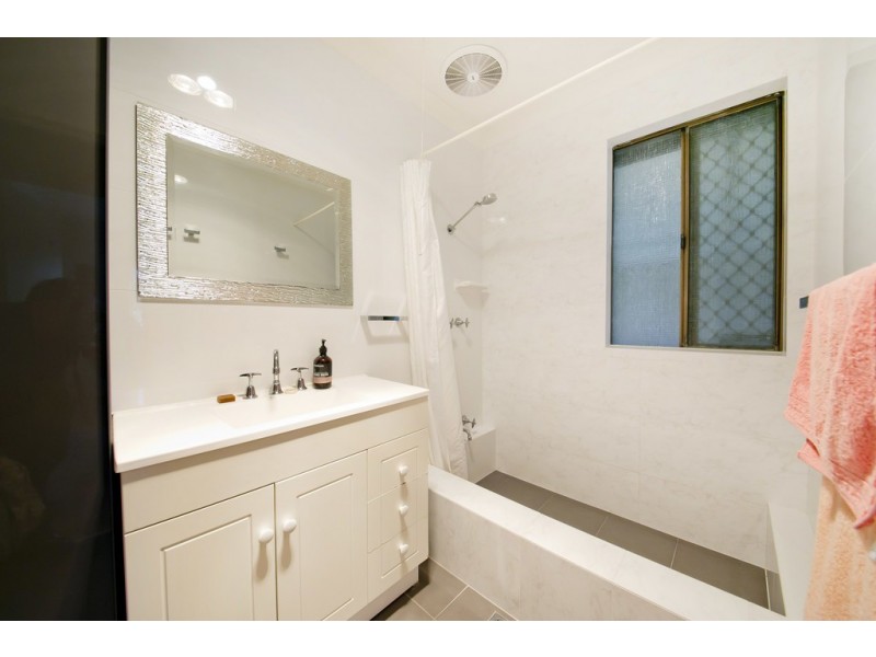 24 Gloves Place, Beechboro WA 6063