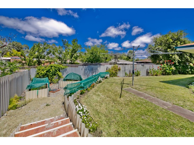 24 Gloves Place, Beechboro WA 6063
