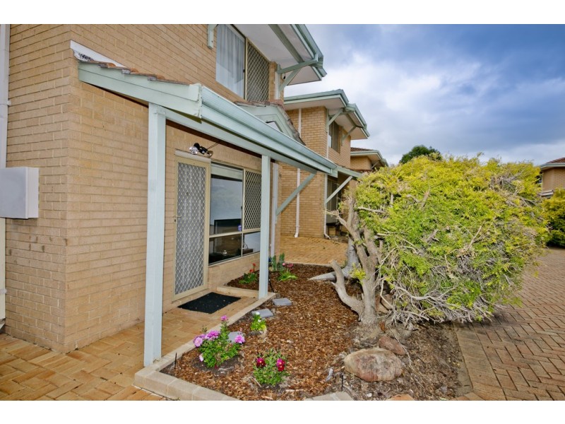 13/17 Cayley Street, Glendalough WA 6016