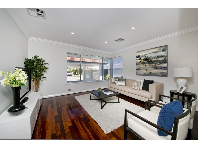 95 Valentine Ave, Dianella WA 6059