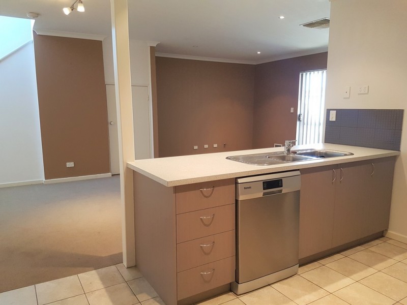 8/15 Sydenham St, Rivervale WA 6103