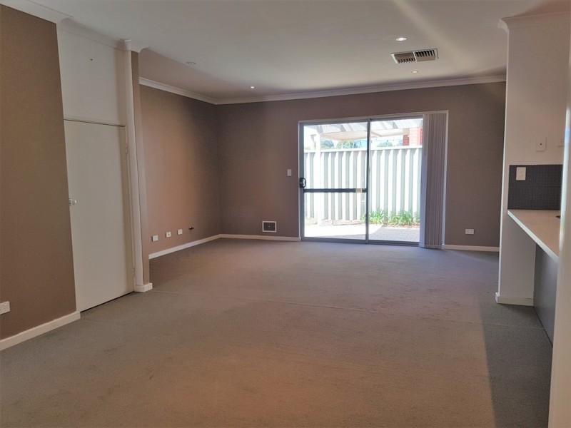 8/15 Sydenham St, Rivervale WA 6103