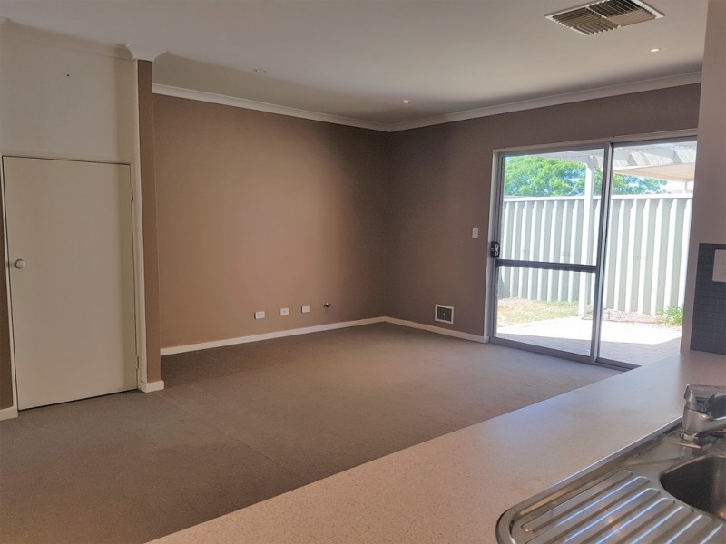 8/15 Sydenham St, Rivervale WA 6103