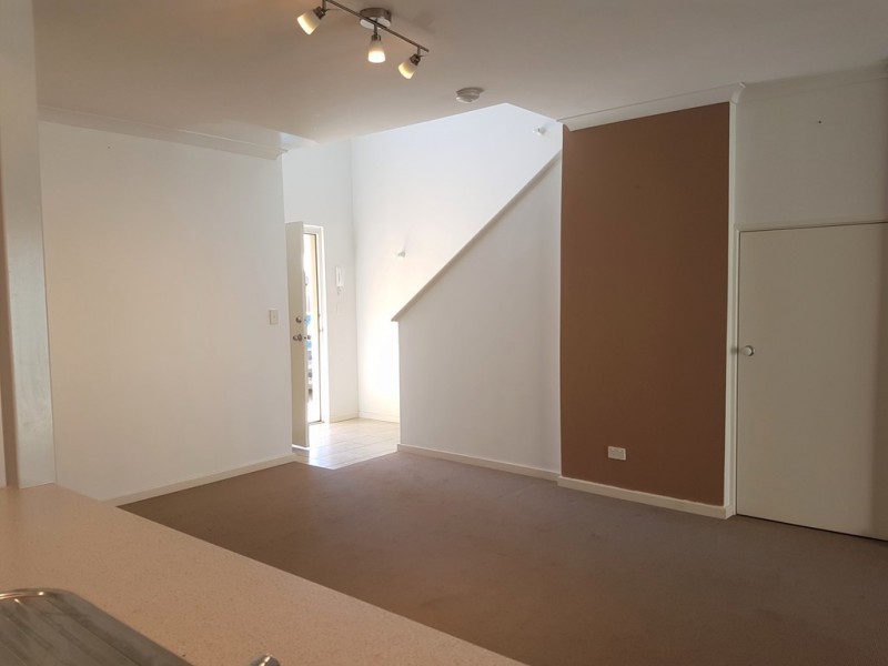 8/15 Sydenham St, Rivervale WA 6103