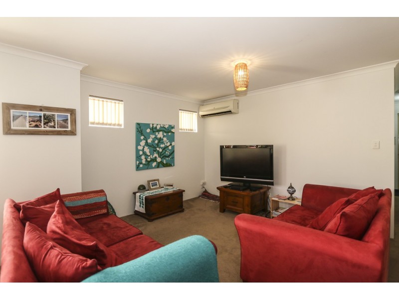 1/11 Clarence Road, Armadale WA 6112