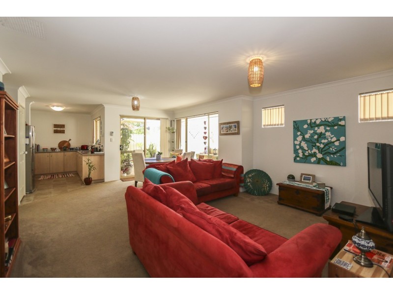 1/11 Clarence Road, Armadale WA 6112