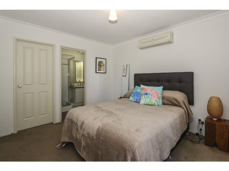 1/11 Clarence Road, Armadale WA 6112