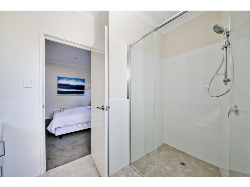 1/32 Pollard Street, Glendalough WA 6016