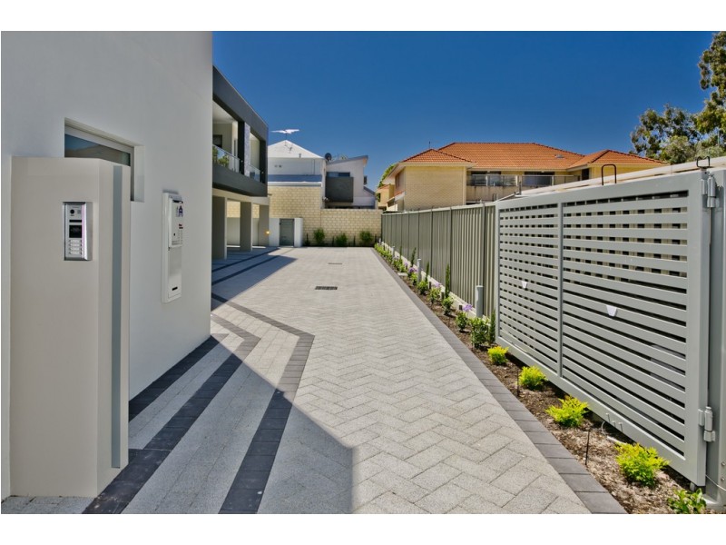 1/32 Pollard Street, Glendalough WA 6016