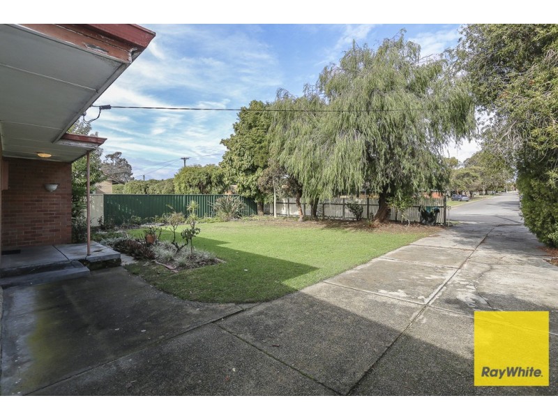 33 Weddall Road, Lockridge WA 6054