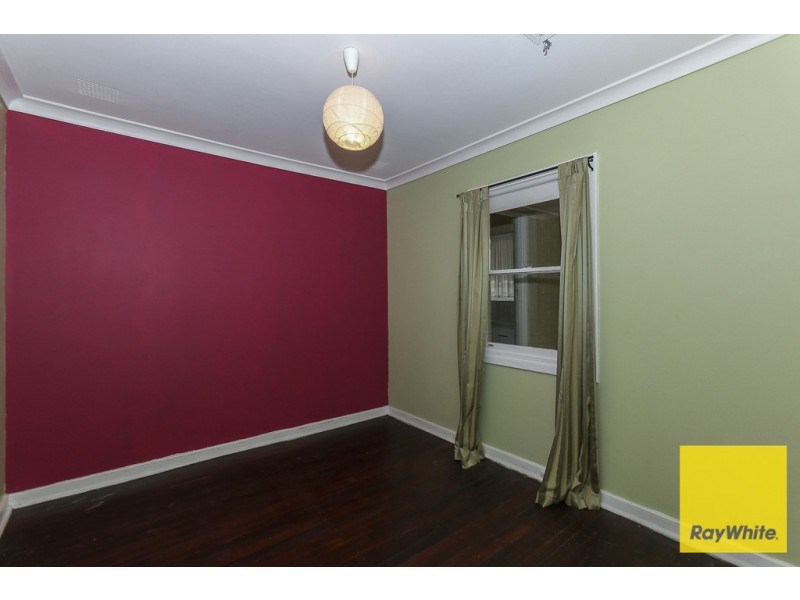 33 Weddall Road, Lockridge WA 6054