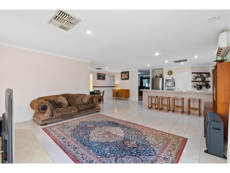 2 Kickett Court, Lockridge WA 6054