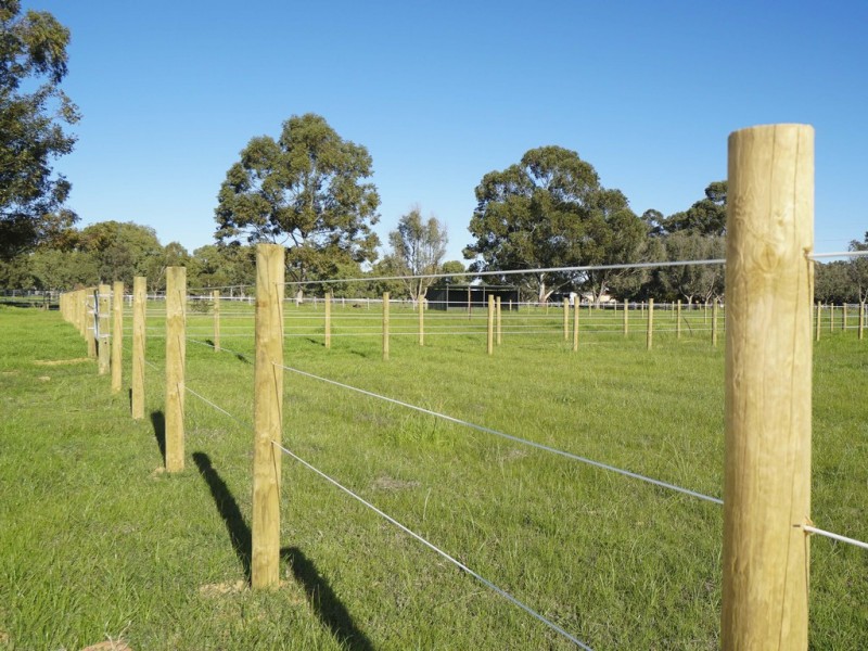 160 McNeill Road, Champion Lakes WA 6111