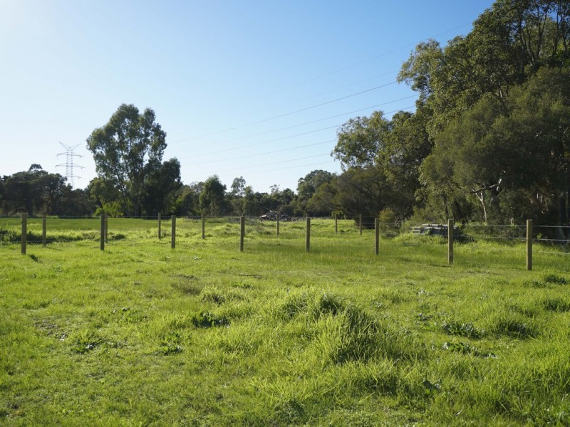 160 McNeill Road, Champion Lakes WA 6111