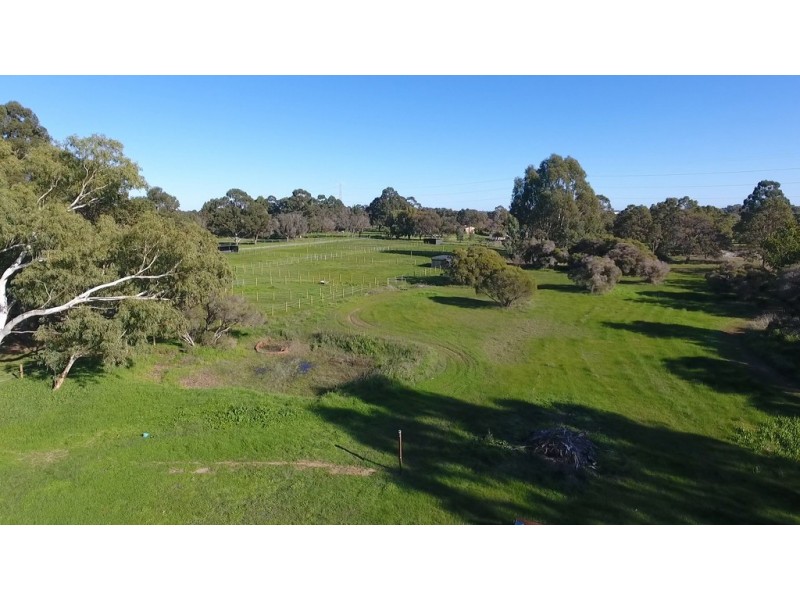 160 McNeill Road, Champion Lakes WA 6111