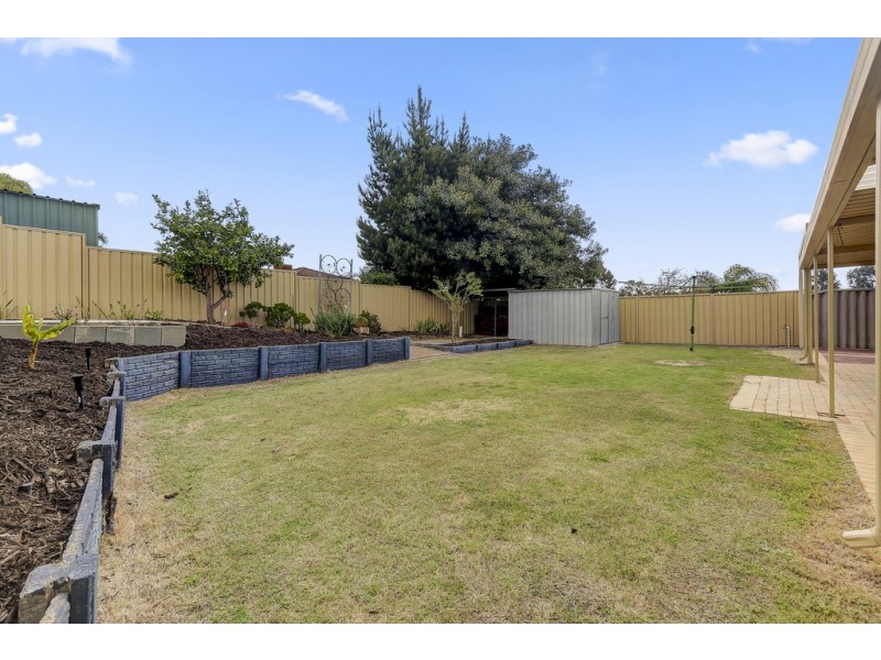 21 St Lawrence Drive, Beechboro WA 6063