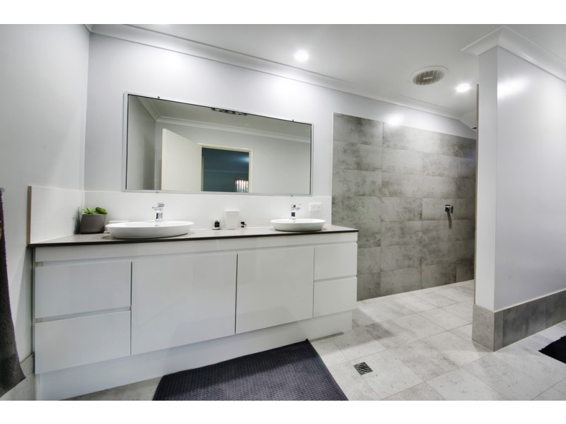 29 Englefield Retreat, Landsdale WA 6065