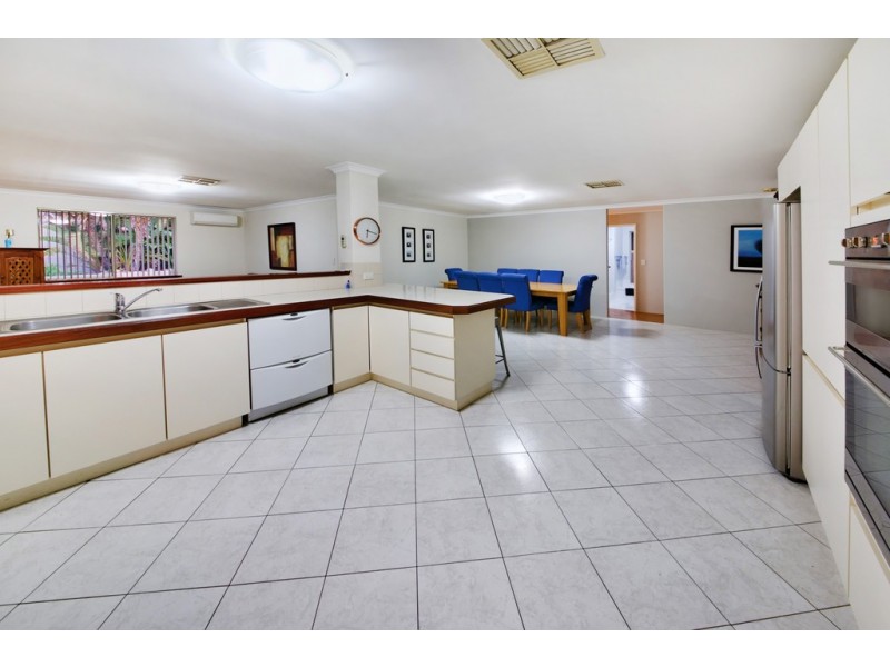 29 Englefield Retreat, Landsdale WA 6065