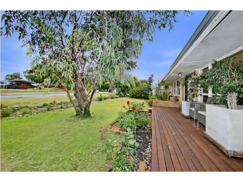 99 Howes Crescent, Dianella WA 6059