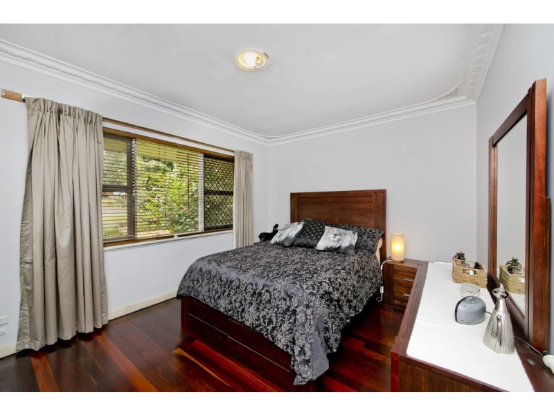 99 Howes Crescent, Dianella WA 6059