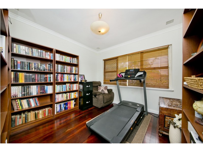 99 Howes Crescent, Dianella WA 6059