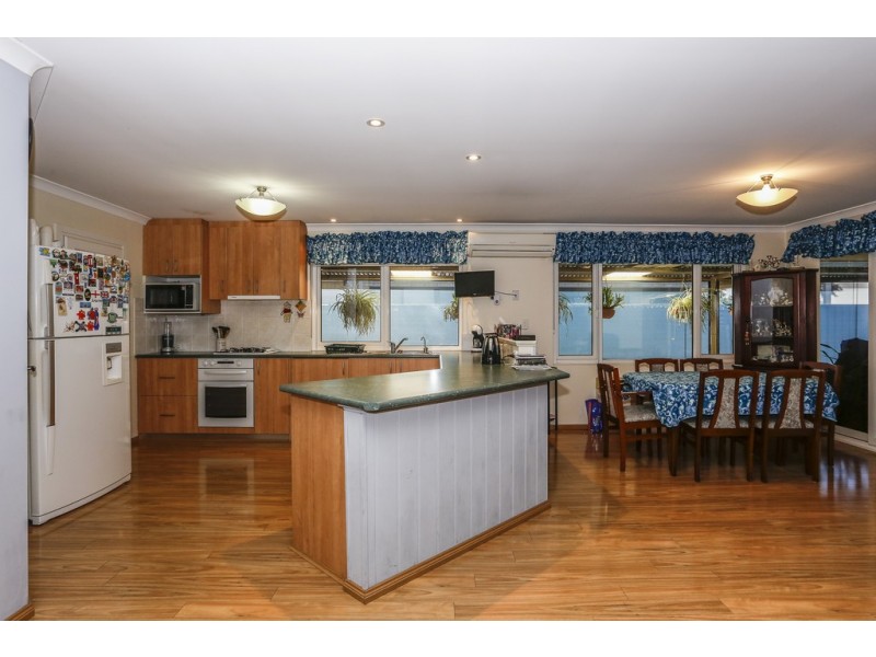 10 Pirianda Way, Aveley WA 6069