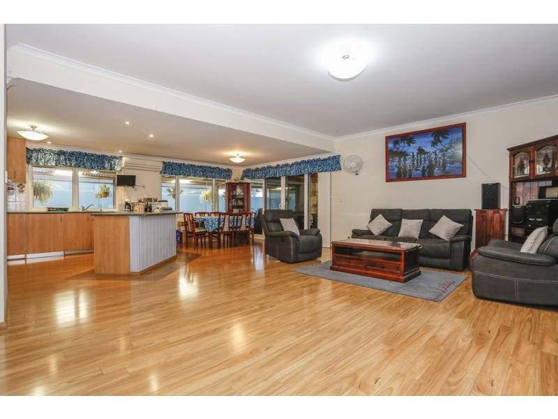 10 Pirianda Way, Aveley WA 6069