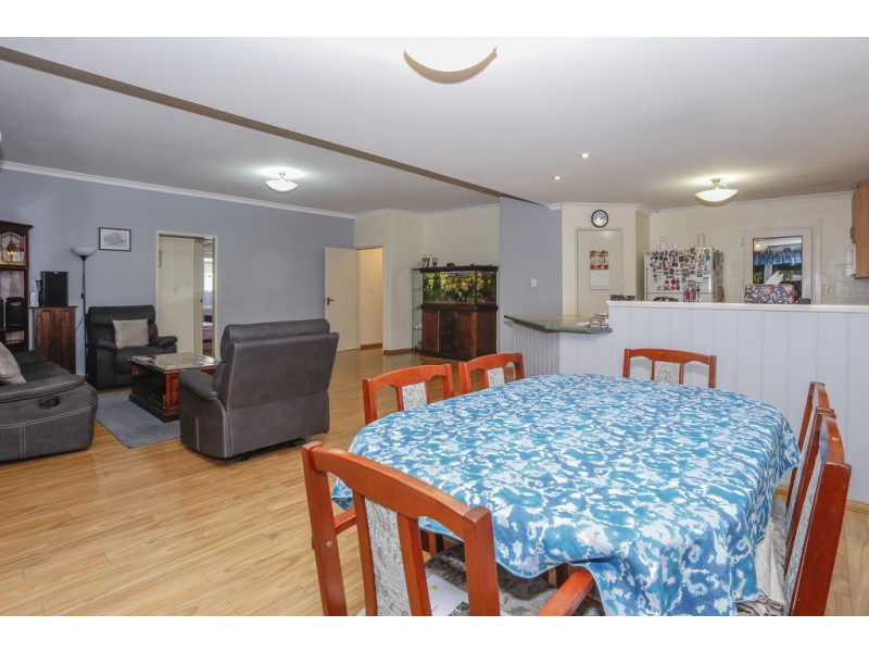 10 Pirianda Way, Aveley WA 6069