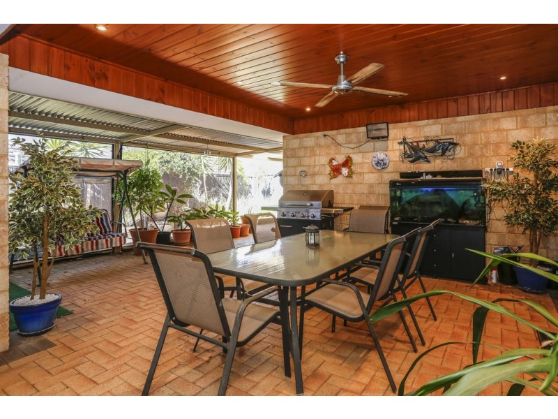 10 Pirianda Way, Aveley WA 6069