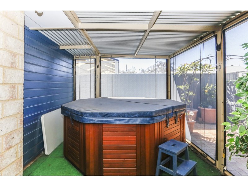 10 Pirianda Way, Aveley WA 6069