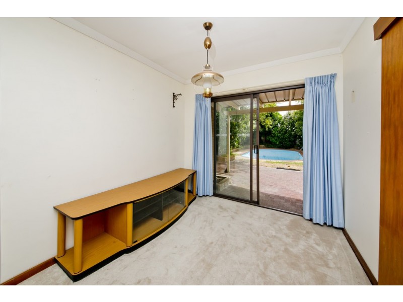 117 Howes Crescent, Dianella WA 6059