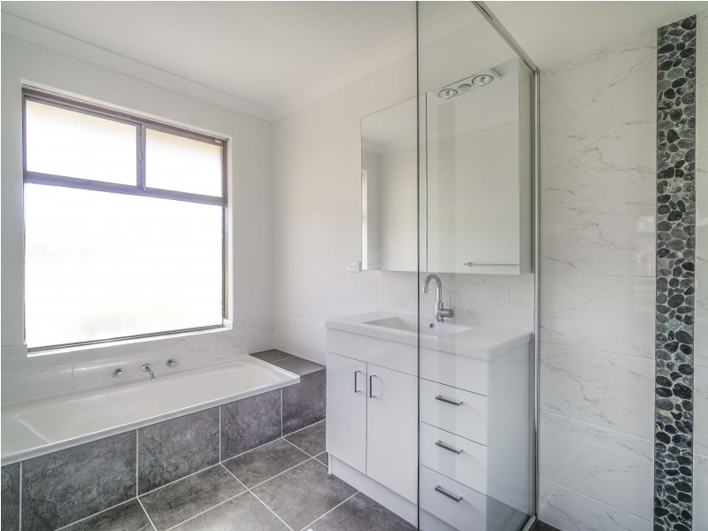 160 McNeill Road, Champion Lakes WA 6111