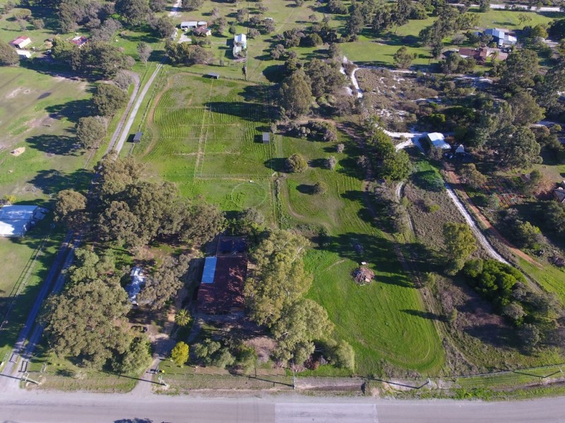 160 McNeill Road, Champion Lakes WA 6111