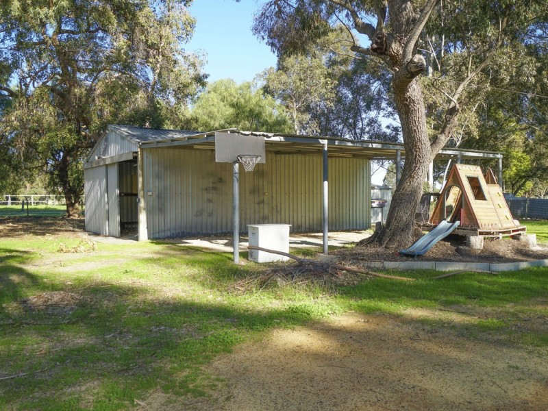 160 McNeill Road, Champion Lakes WA 6111