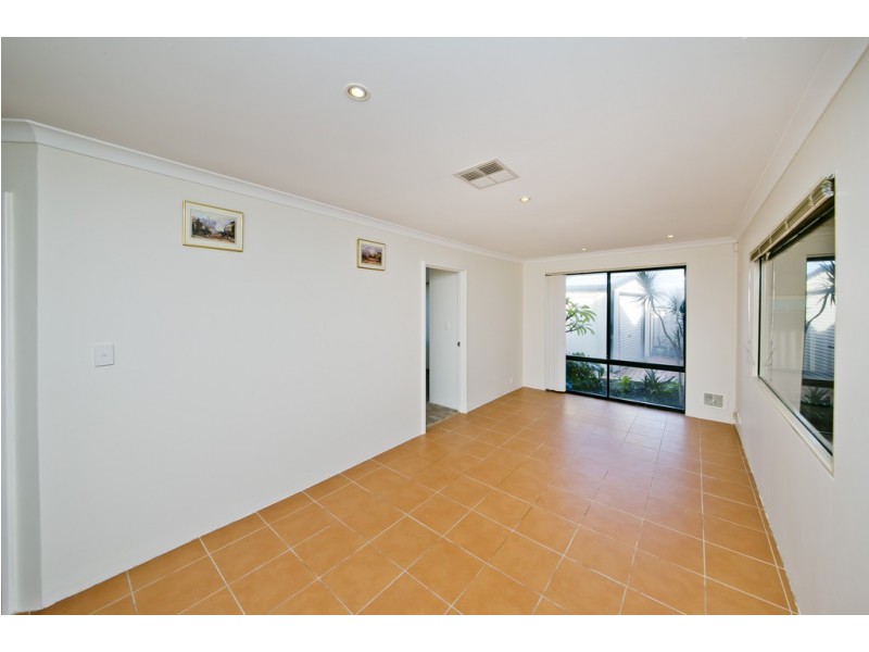 12 Laura Rise, Marangaroo WA 6064